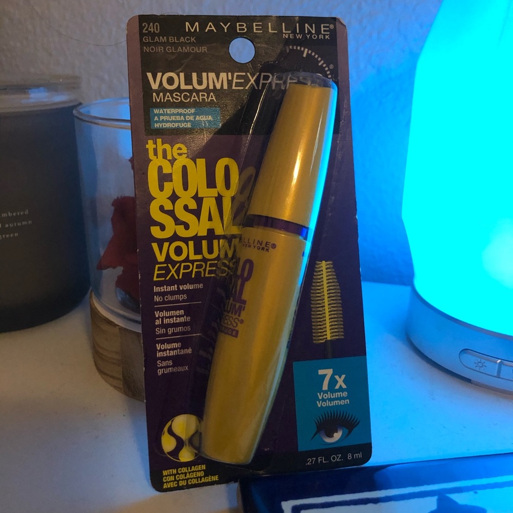 MAYBELLINE NEW YORK- the colossal volume